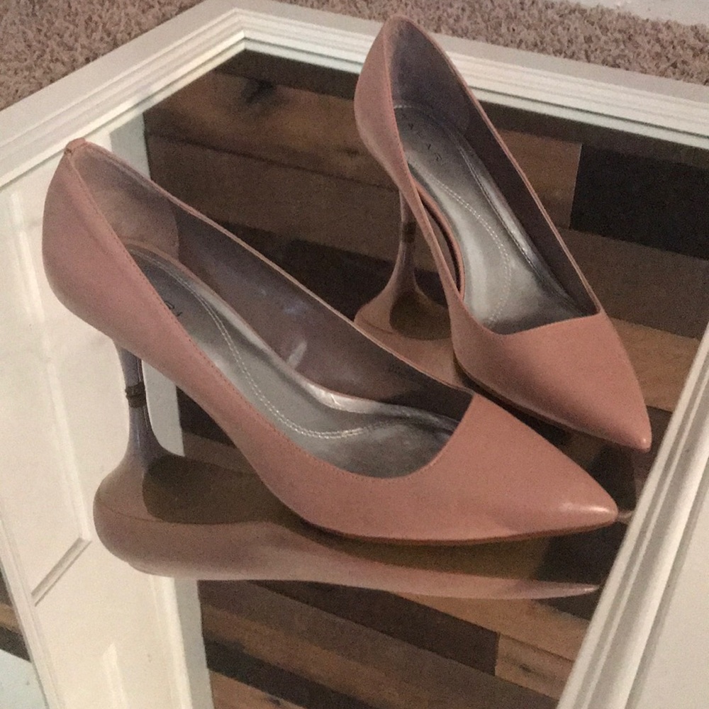 Tahari heels😍